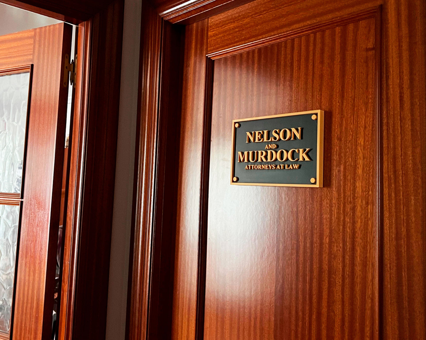 placa abogados daredevil nelson murdock replica puerta