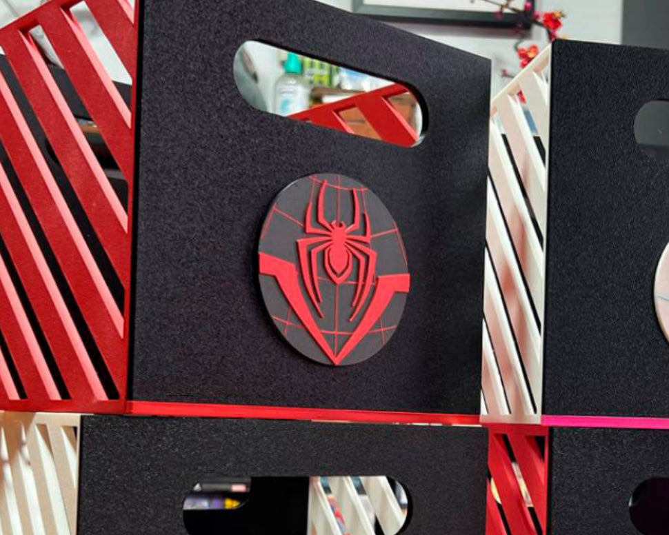 cajas comics grapas aracnidos ucm marvel almacenaje spiderman miles morales iman