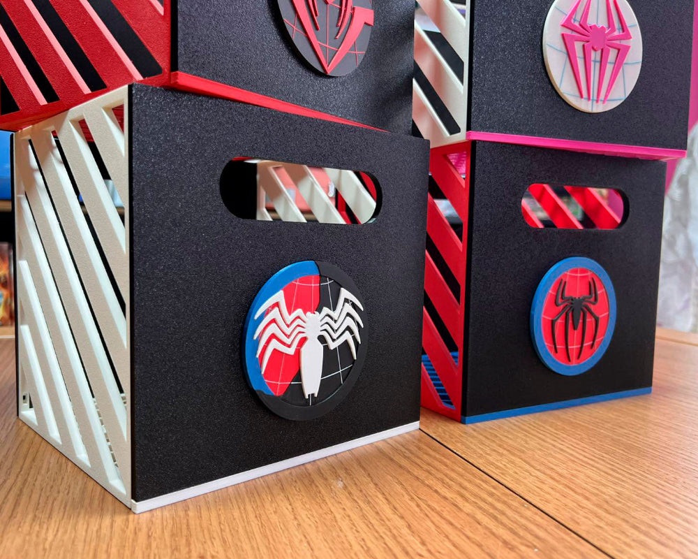 cajas comics grapas aracnidos ucm marvel almacenaje spiderman venom spidergwen miles morales cercano