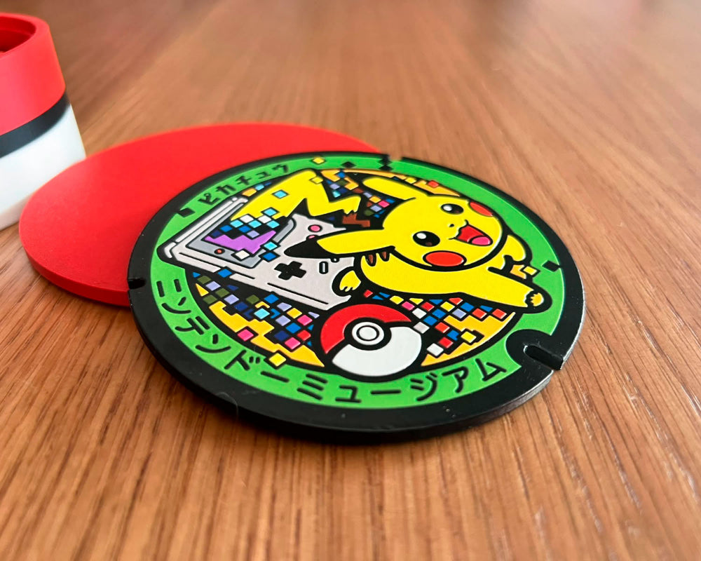 posavasos alcantarillas japon pokemon muestra pikachu