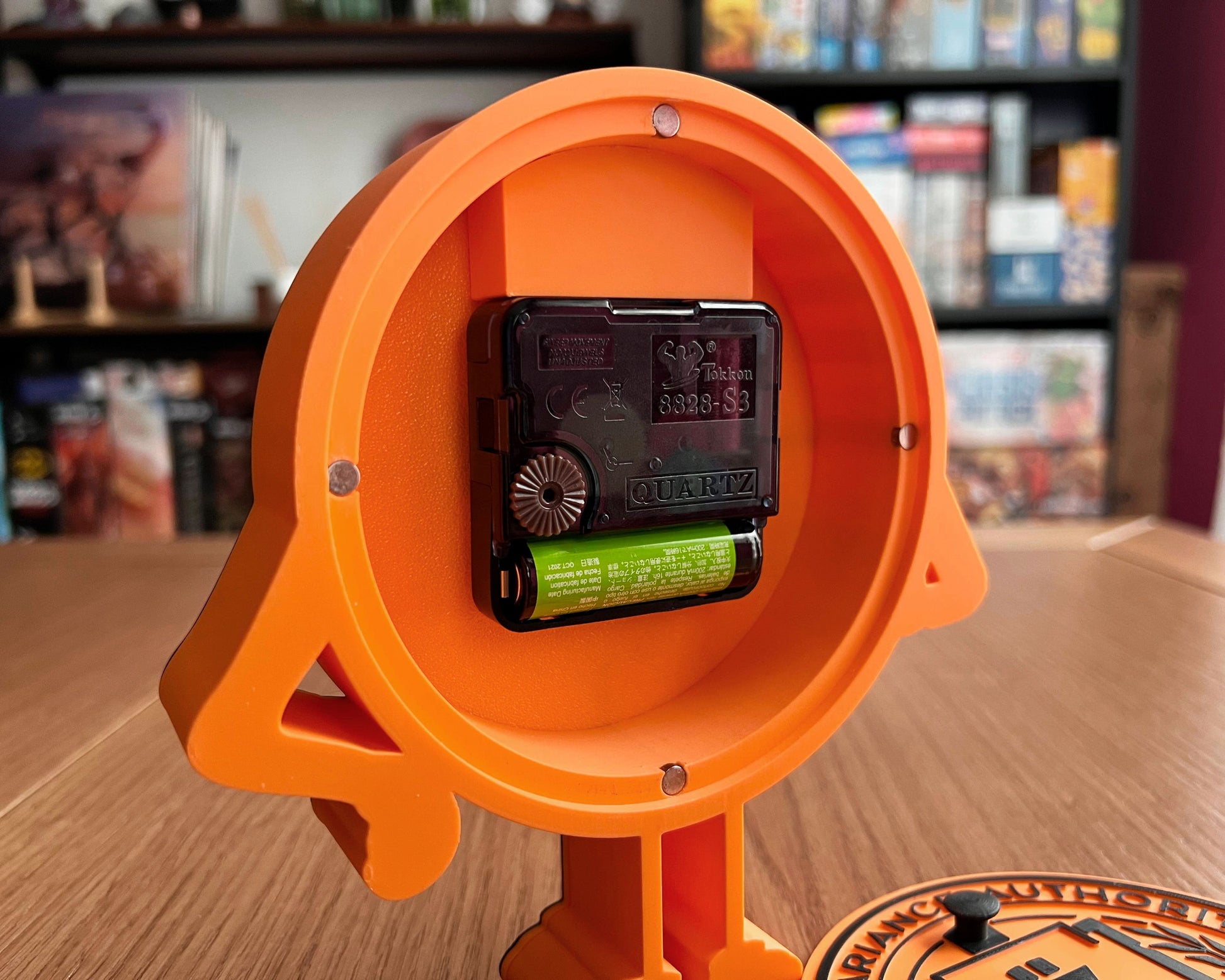 reloj miss minutes marvel loki serie decoración mecanismo trasera interior