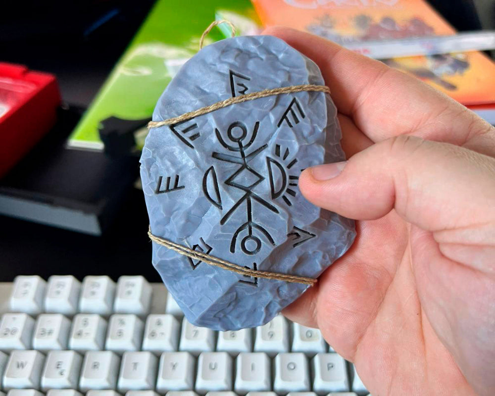 talisman serie FROM hbo replica detalle cuerda